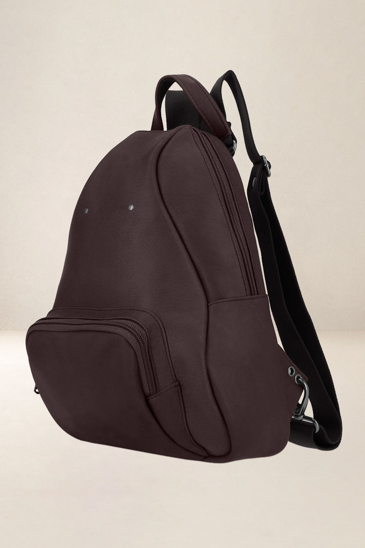 Sac à dos en cuir pleine fleur EOLE coloris mustang, vue de profil n°1 – Ateliers Fourès