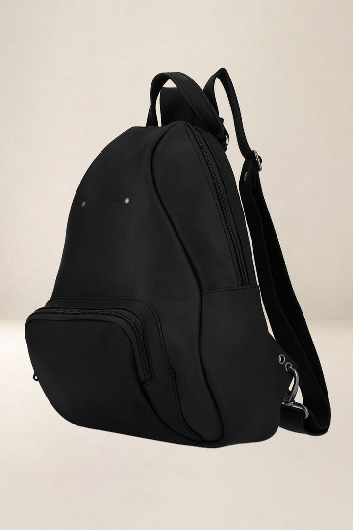 Sac à dos en cuir pleine fleur EOLE coloris noir, vue de profil n°1 – Ateliers Fourès