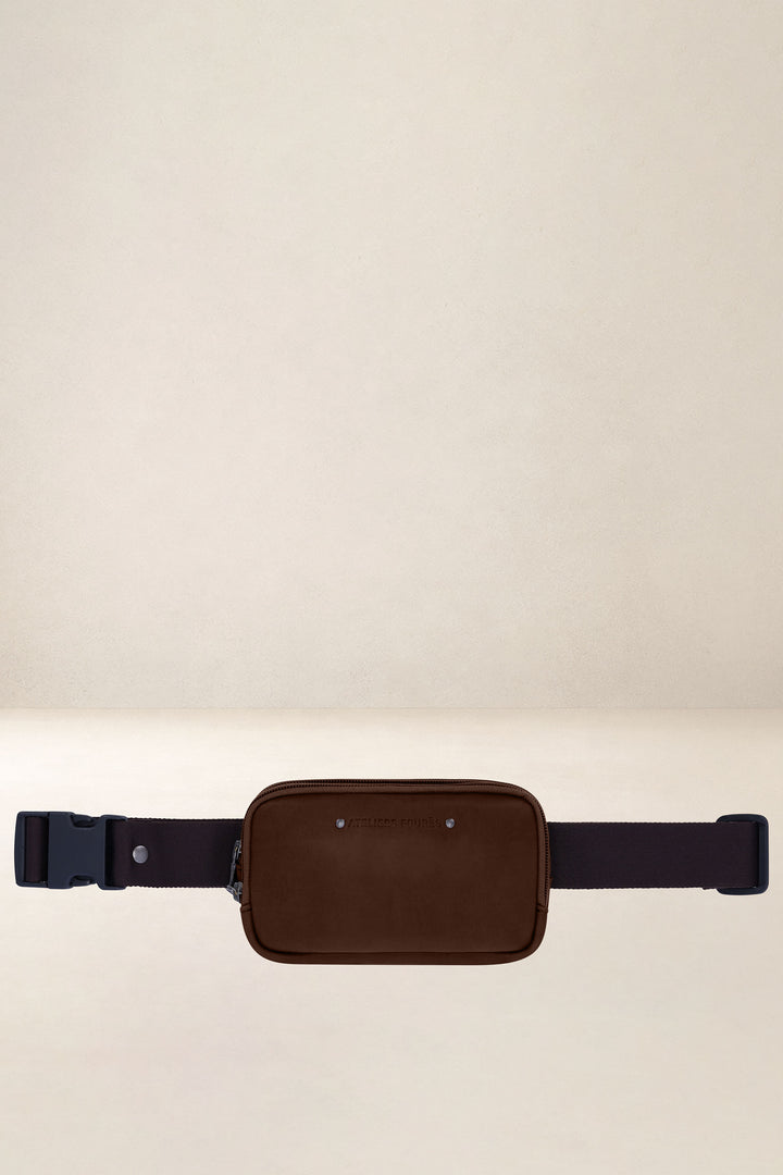 Porte-téléphone en cuir pleine fleur ICARE coloris cognac, vue de face n°1 – Ateliers Fourès