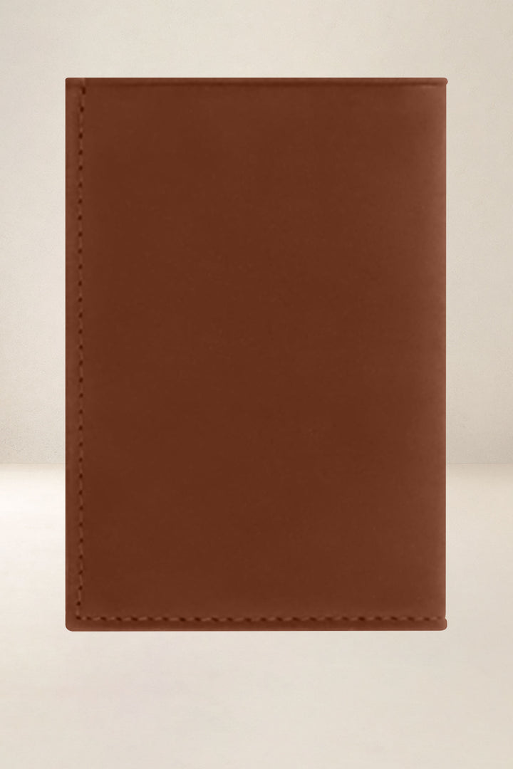 Portefeuille compact en cuir pleine fleur POLLUX coloris fauve, vue de dos – Ateliers Fourès