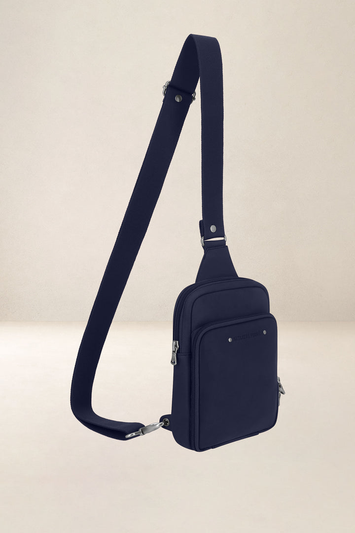 Holster en cuir pleine fleur EURIPIDE coloris marine, vue de profil n°1 – Ateliers Fourès
