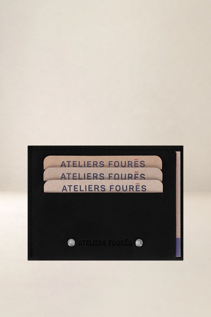 Portefeuille en cuir pleine fleur CENTAURE coloris noir, vue d’ensemble – Ateliers Fourès