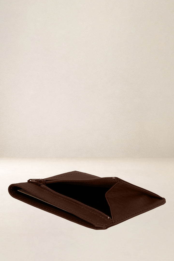 Porte-cartes en cuir pleine fleur CENTAURE coloris cognac, vue intérieure – Ateliers Fourès