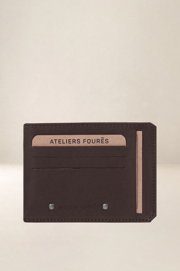 Porte-cartes en cuir pleine fleur CENTAURE coloris mustang, vue d’ensemble – Ateliers Fourès