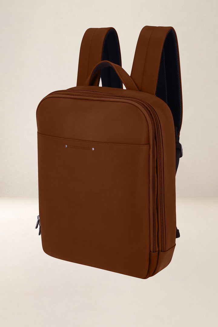 Sac à dos en cuir pleine fleur ARGONAUTE coloris fauve, vue de profil n°1 – Ateliers Fourès