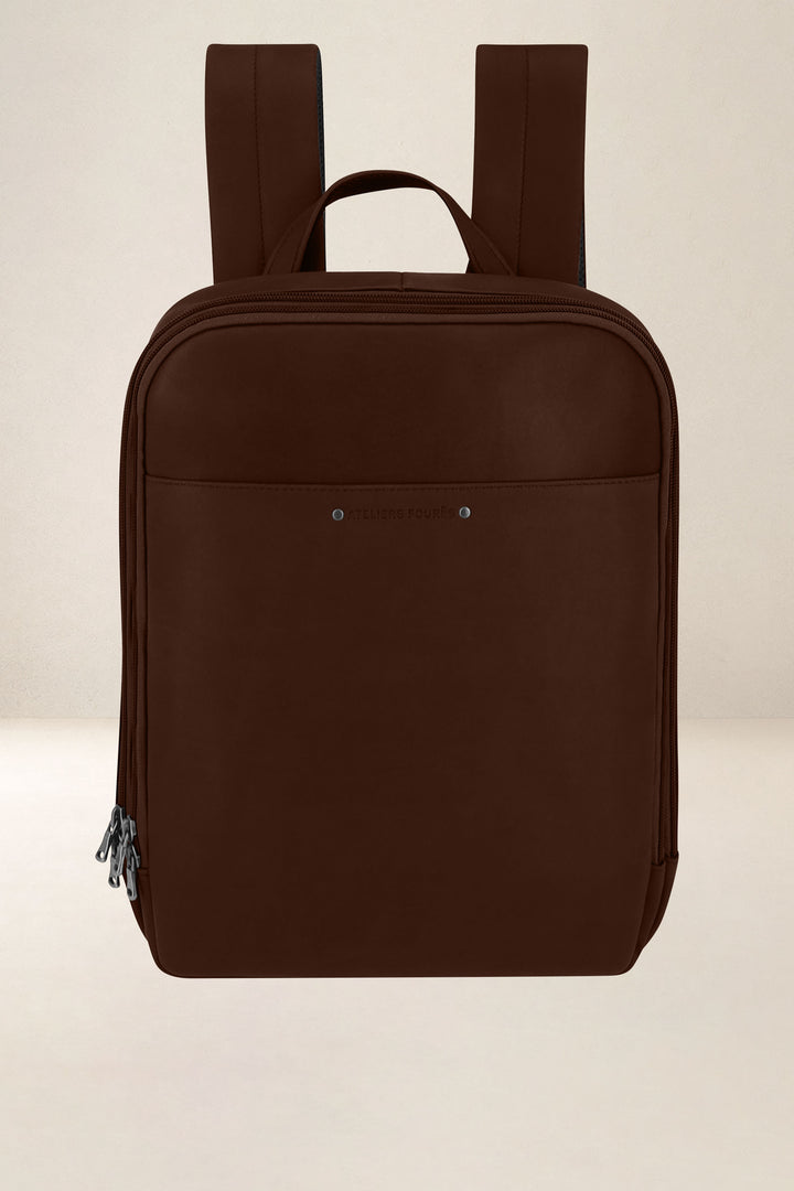 Sac à dos en cuir pleine fleur ARGONAUTE coloris cognac, vue d’ensemble – Ateliers Fourès