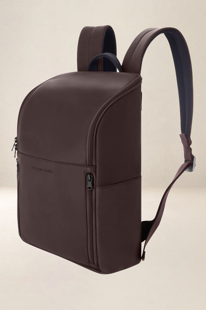 Sac à dos en cuir pleine fleur PARTHÉNON coloris mustang, vue de profil n°1 – Ateliers Fourès