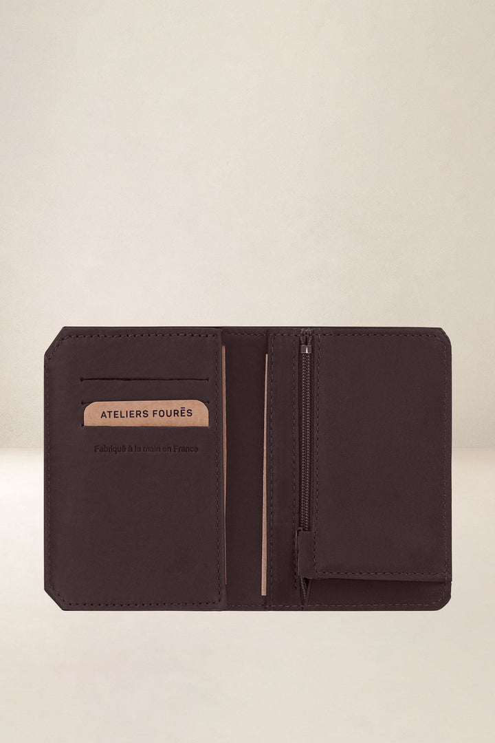 Portefeuille medium en cuir pleine fleur ACHILLE coloris mustang, vue intérieure n°1 – Ateliers Fourès