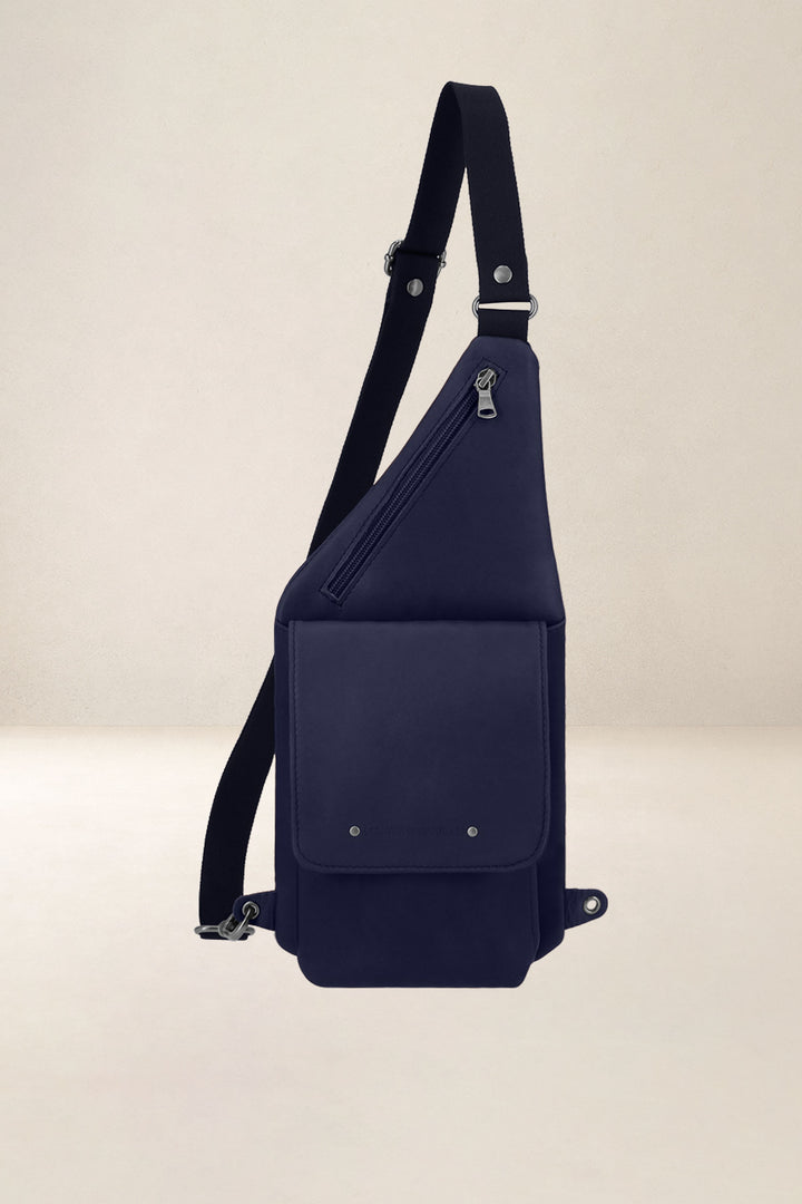 Holster en cuir pleine fleur DIONYSOS coloris marine, vue de face – Ateliers Fourès