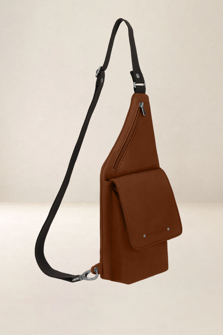 Holster en cuir pleine fleur DIONYSOS coloris fauve, vue de profil n°1 – Ateliers Fourès