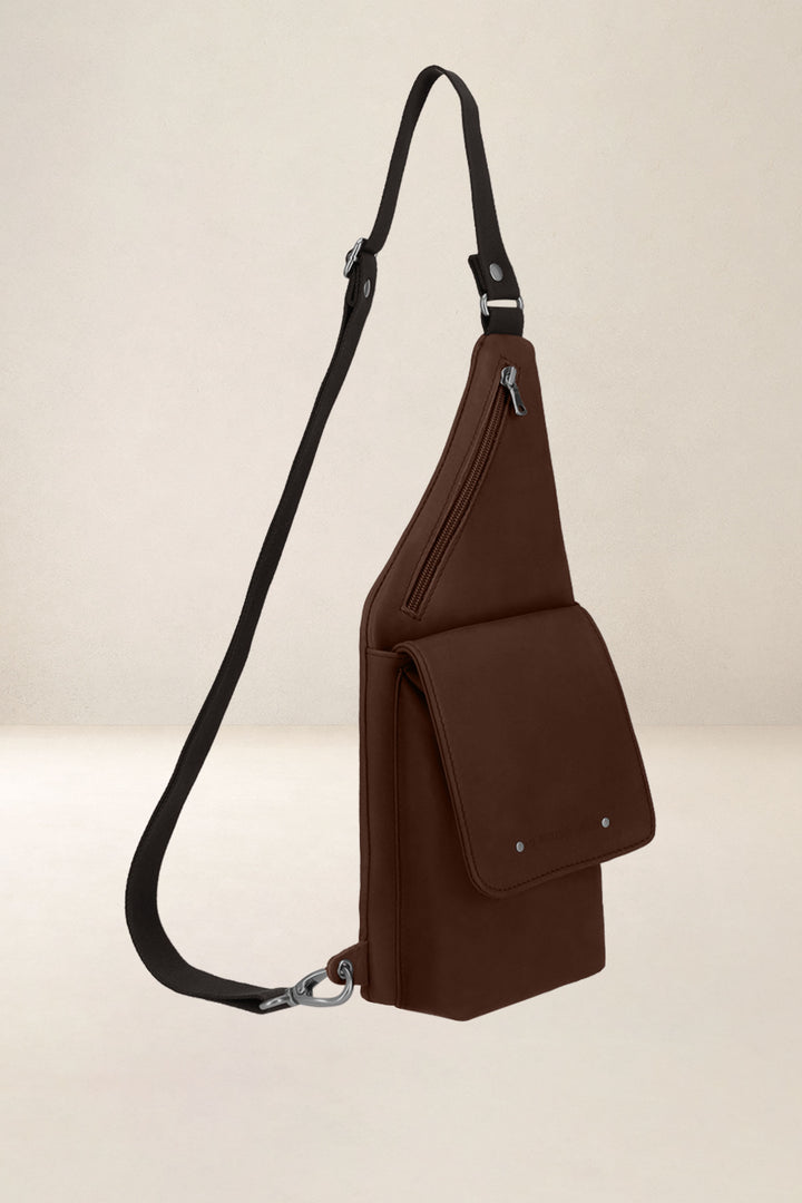 Holster en cuir pleine fleur DIONYSOS coloris cognac, vue de profil n°1 – Ateliers Fourès