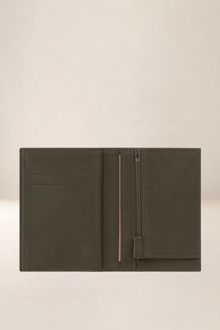 Portefeuille medium en cuir pleine fleur ACHILLE coloris bronze, vue intérieure n°1 – Ateliers Fourès
