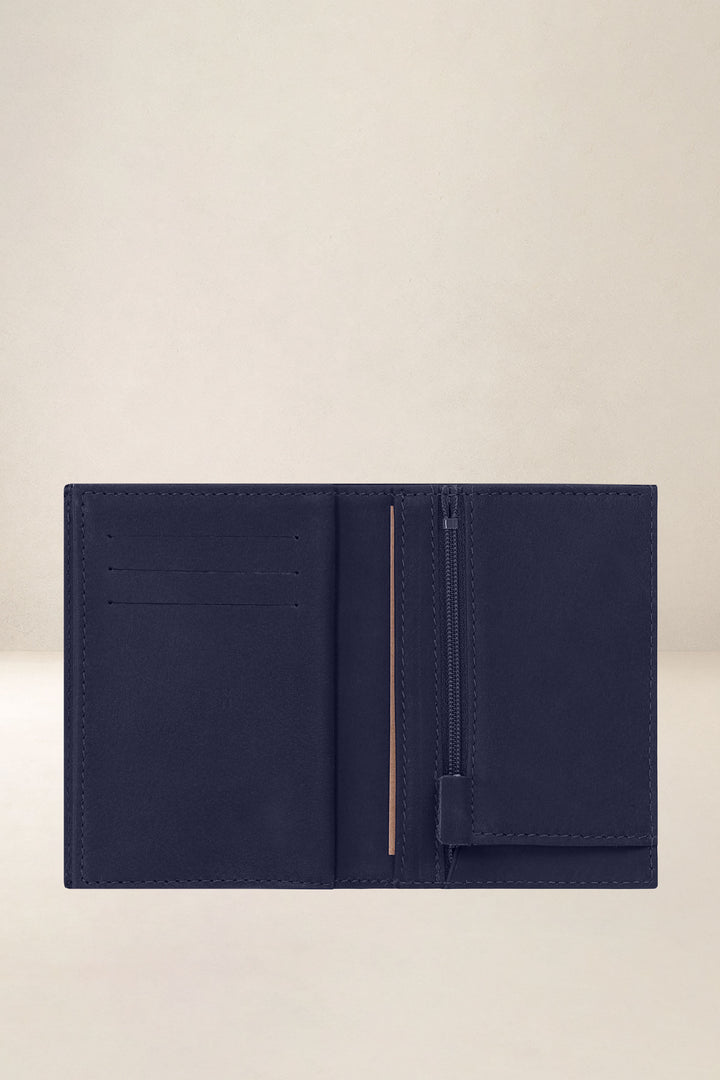 Portefeuille medium en cuir pleine fleur ACHILLE coloris marine, vue intérieure n°1 – Ateliers Fourès