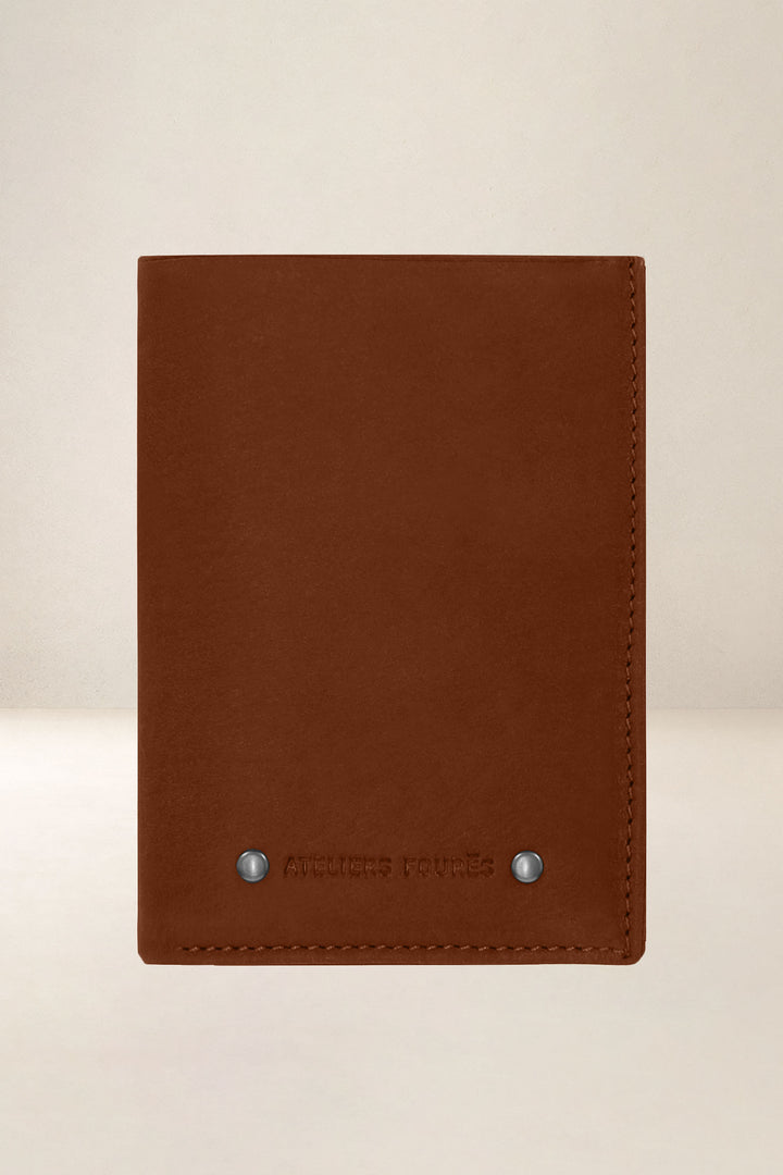Portefeuille medium en cuir pleine fleur ACHILLE coloris fauve, vue d’ensemble – Ateliers Fourès