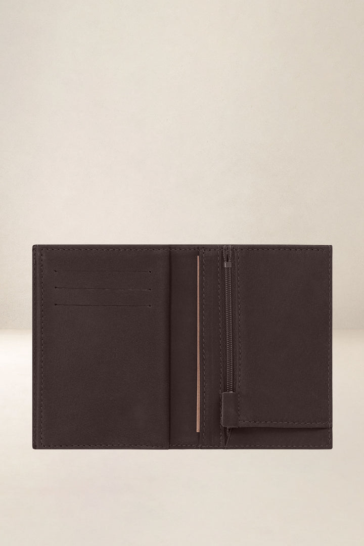Portefeuille medium en cuir pleine fleur ACHILLE coloris mustang, vue intérieure n°1 – Ateliers Fourès