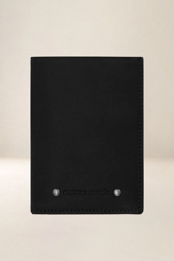 Portefeuille medium en cuir pleine fleur ACHILLE coloris noir, vue d’ensemble – Ateliers Fourès