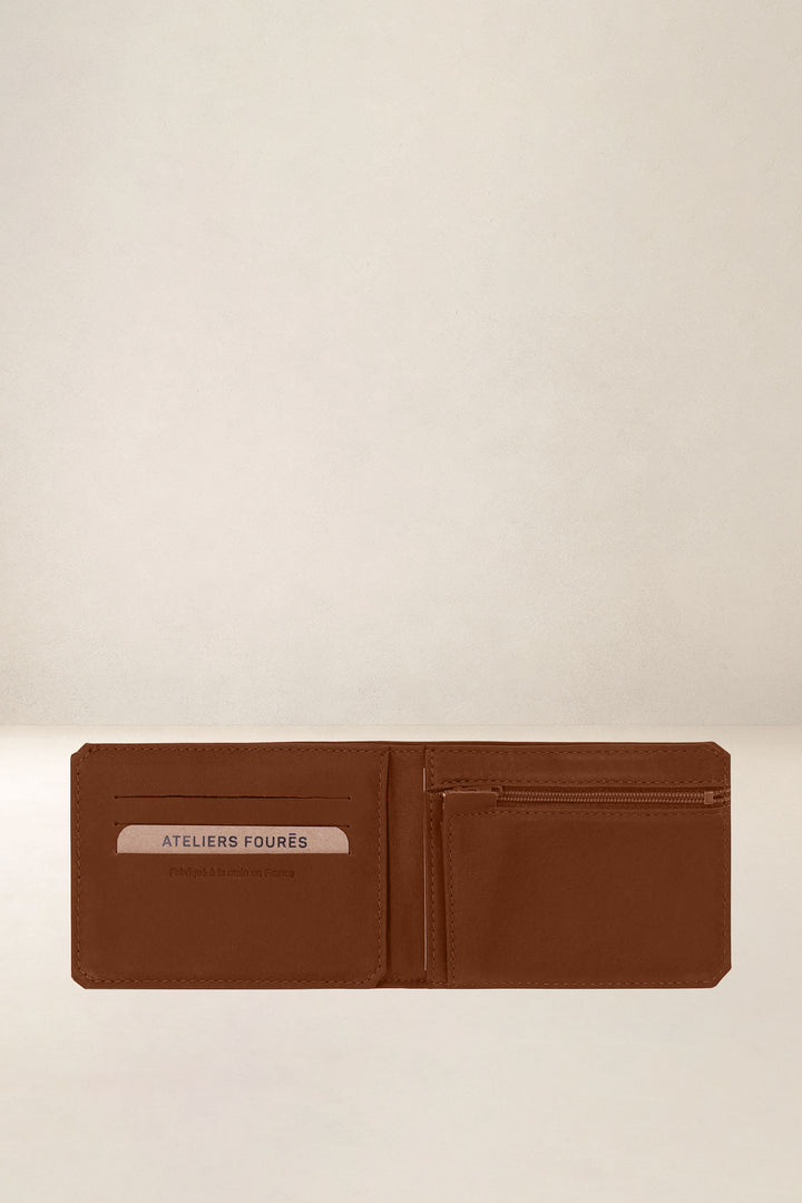 Portefeuille medium en cuir pleine fleur ULYSSE coloris fauve, vue intérieure n°1 – Ateliers Fourès
