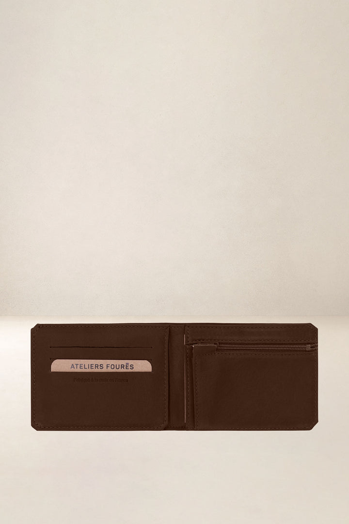 Portefeuille medium en cuir pleine fleur ULYSSE coloris cognac, vue intérieure n°1 – Ateliers Fourès
