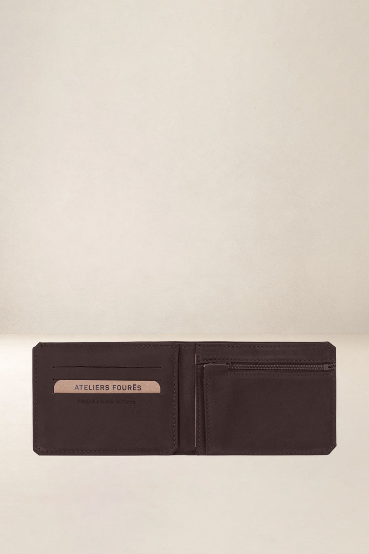Portefeuille medium en cuir pleine fleur ULYSSE coloris mustang, vue intérieure n°1 – Ateliers Fourès