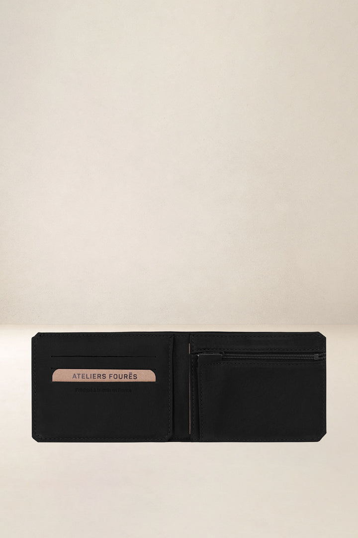 Portefeuille medium en cuir pleine fleur ULYSSE coloris noir, vue intérieure n°1 – Ateliers Fourès