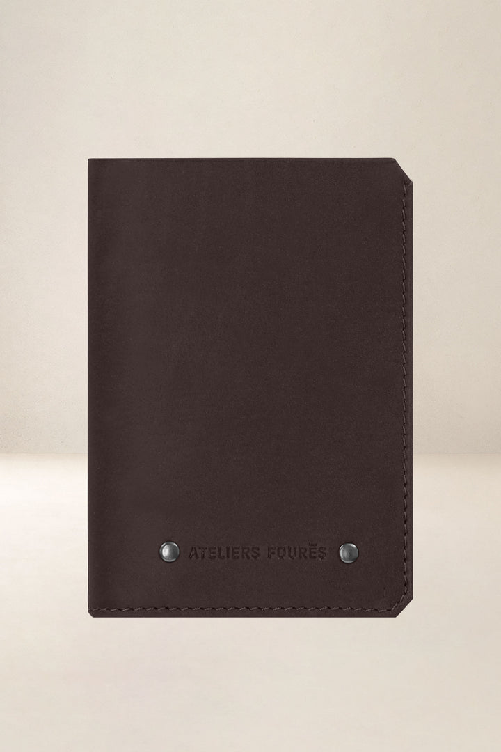 Portefeuille medium en cuir pleine fleur ACHILLE coloris mustang, vue d’ensemble – Ateliers Fourès
