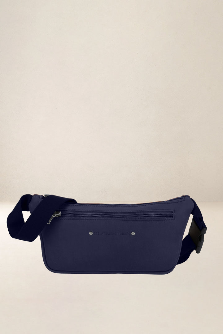 Holster en cuir pleine fleur OURÉA coloris marine, vue d’ensemble – Ateliers Fourès
