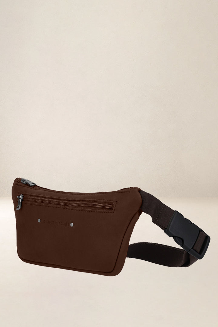 Holster en cuir pleine fleur OURÉA coloris cognac, vue de profil – Ateliers Fourès