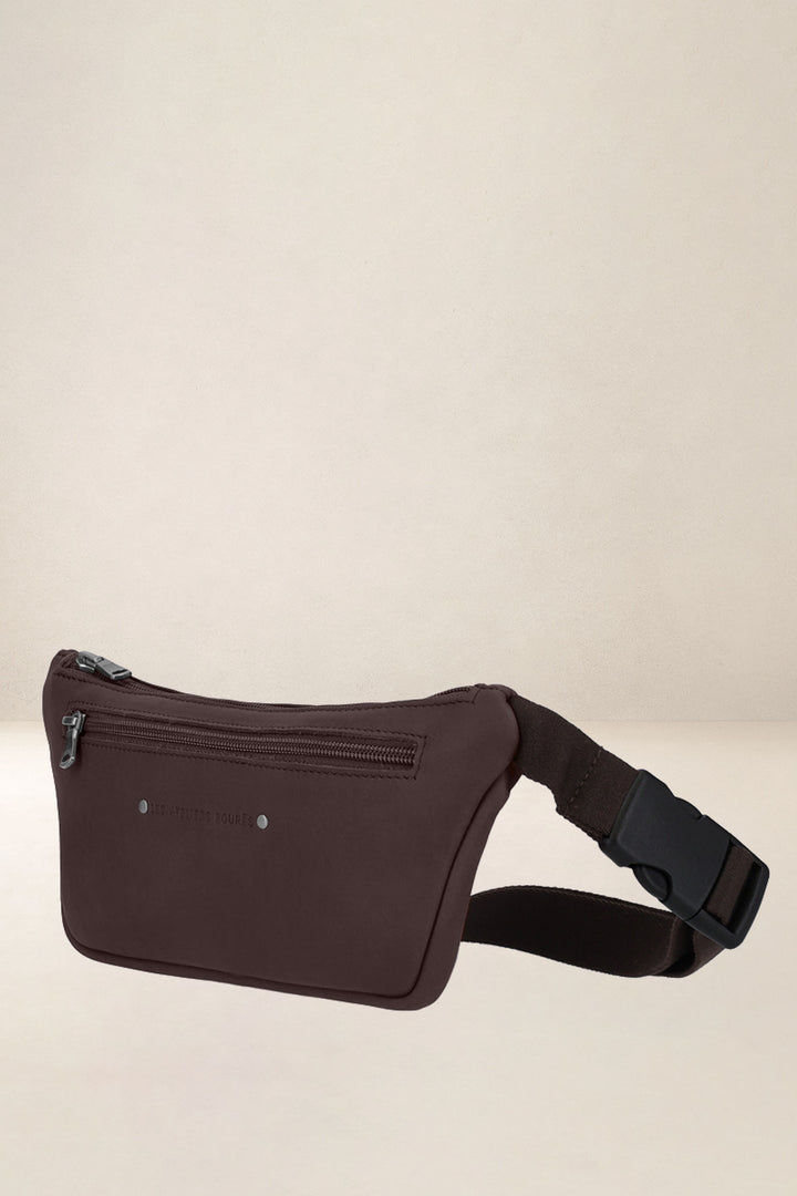 Holster en cuir pleine fleur OURÉA coloris mustang, vue de profil – Ateliers Fourès