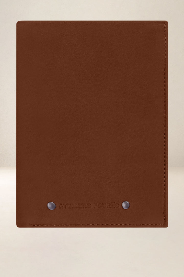 Grand portefeuille en cuir pleine fleur PROMÉTHÉE coloris fauve, vue d’ensemble – Ateliers Fourès
