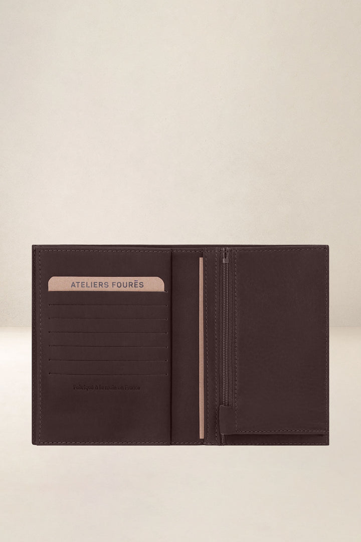 Grand portefeuille en cuir pleine fleur PROMÉTHÉE coloris mustang, vue intérieure n°1 – Ateliers Fourès