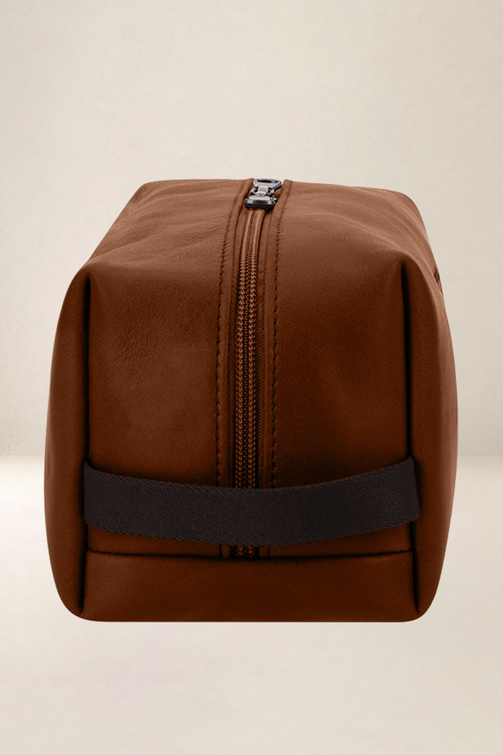 Trousse en cuir pleine fleur SILÈNE coloris fauve, vue de profil n°3 – Ateliers Fourès