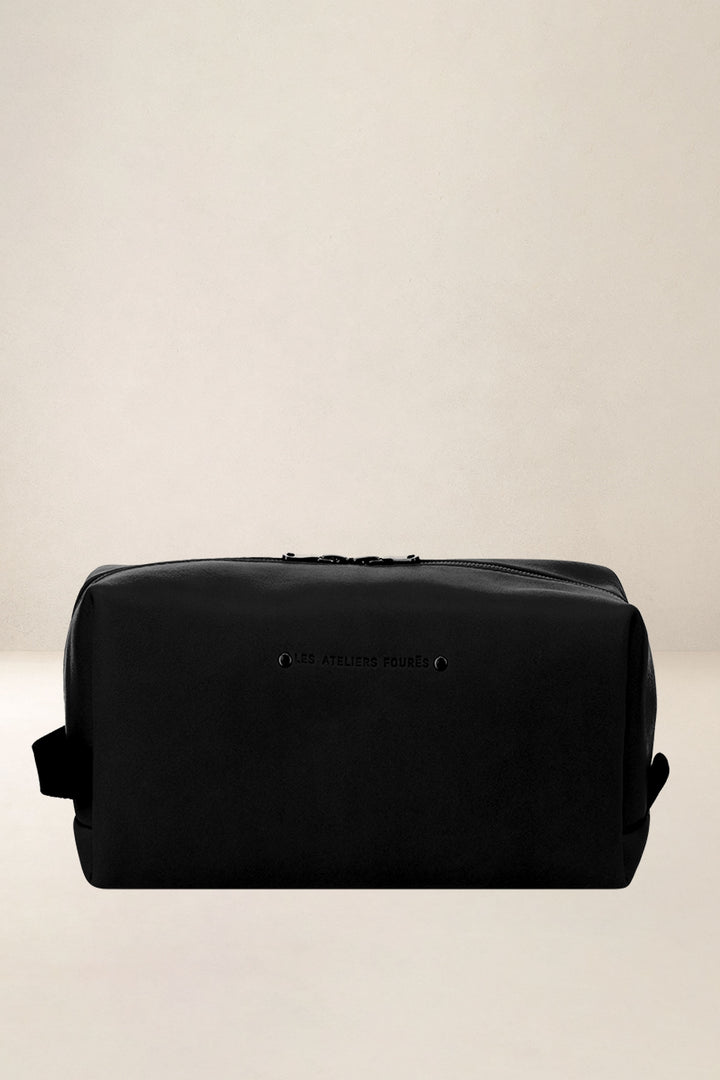Trousse en cuir pleine fleur SILÈNE coloris noir, vue d’ensemble – Ateliers Fourès
