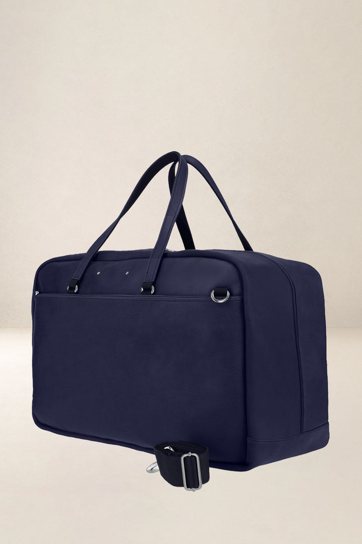 Sac de voyage en cuir pleine fleur ZEUS coloris marine, vue de profil n°1 – Ateliers Fourès