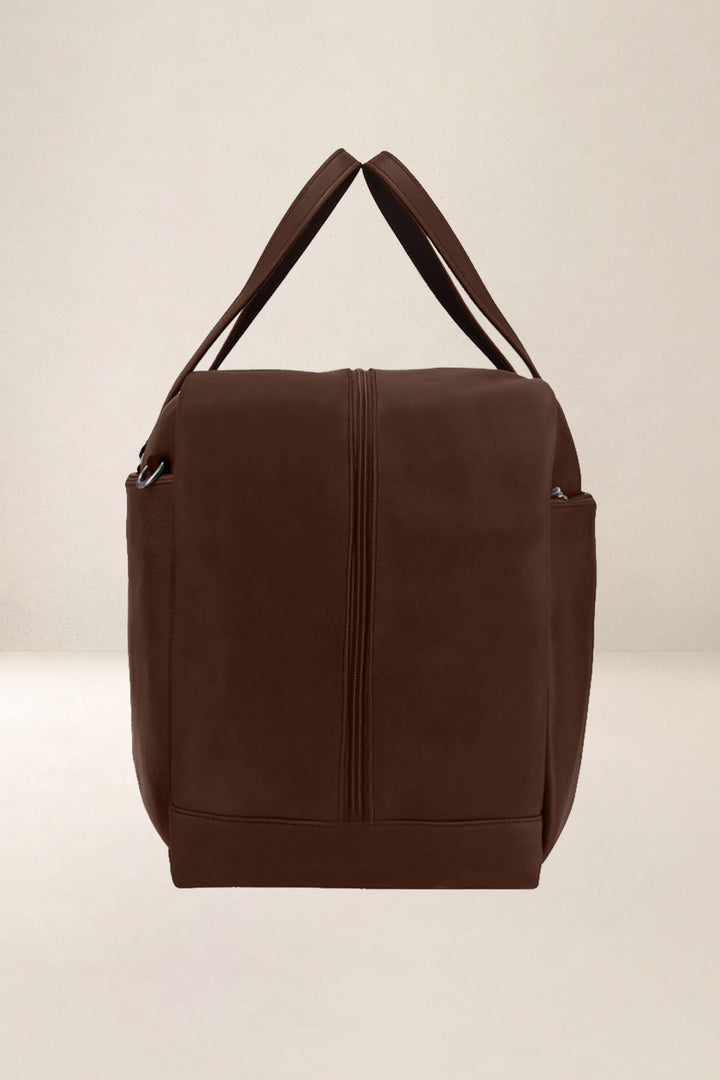 Sac de voyage en cuir pleine fleur ZEUS coloris cognac, vue de profil n°2 – Ateliers Fourès
