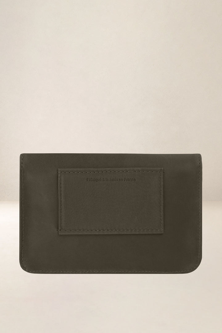 Porte-téléphone en cuir pleine fleur MINOS coloris bronze, vue de dos – Ateliers Fourès