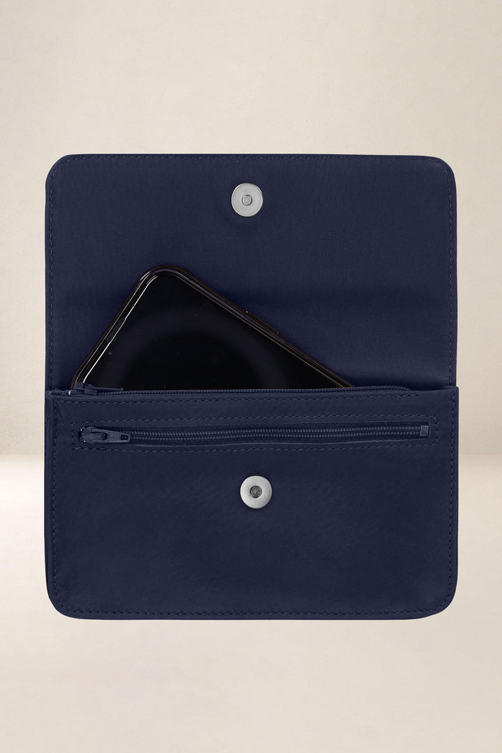 Porte-téléphone en cuir pleine fleur MINOS coloris marine, vue intérieure n°1 – Ateliers Fourès