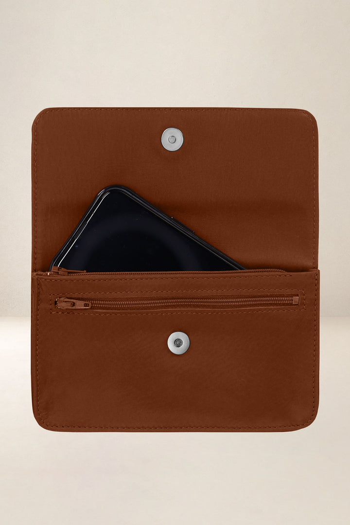 Porte-téléphone en cuir pleine fleur MINOS coloris fauve, vue intérieure n°1 – Ateliers Fourès