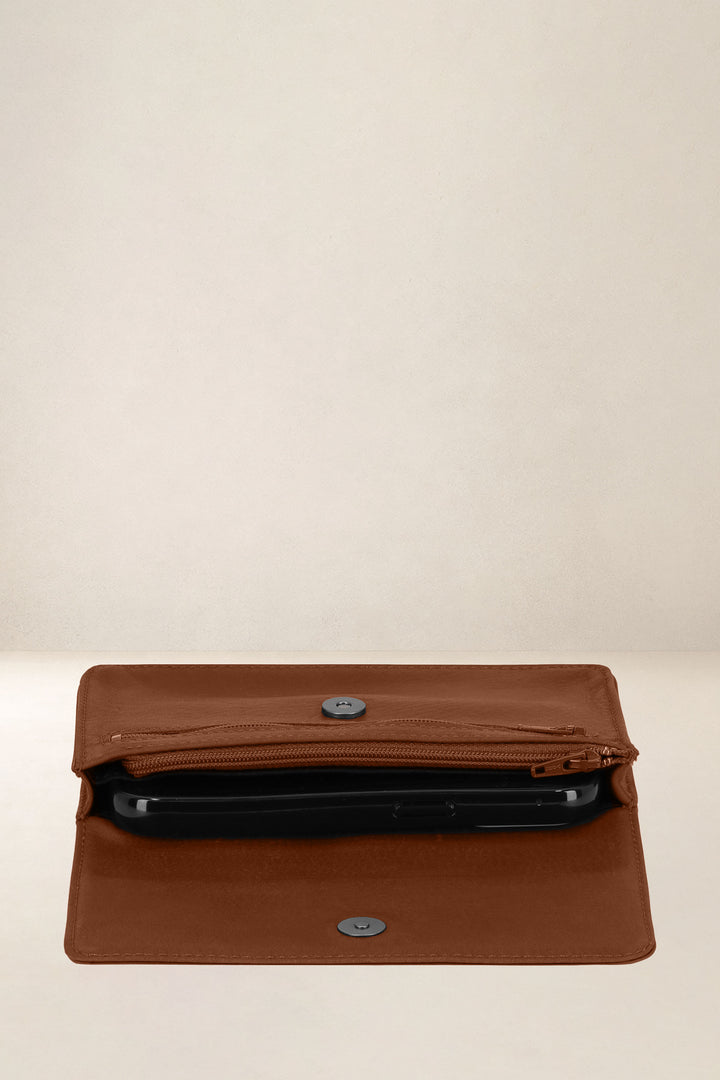 Porte-téléphone en cuir pleine fleur MINOS coloris fauve, vue intérieure n°3 – Ateliers Fourès