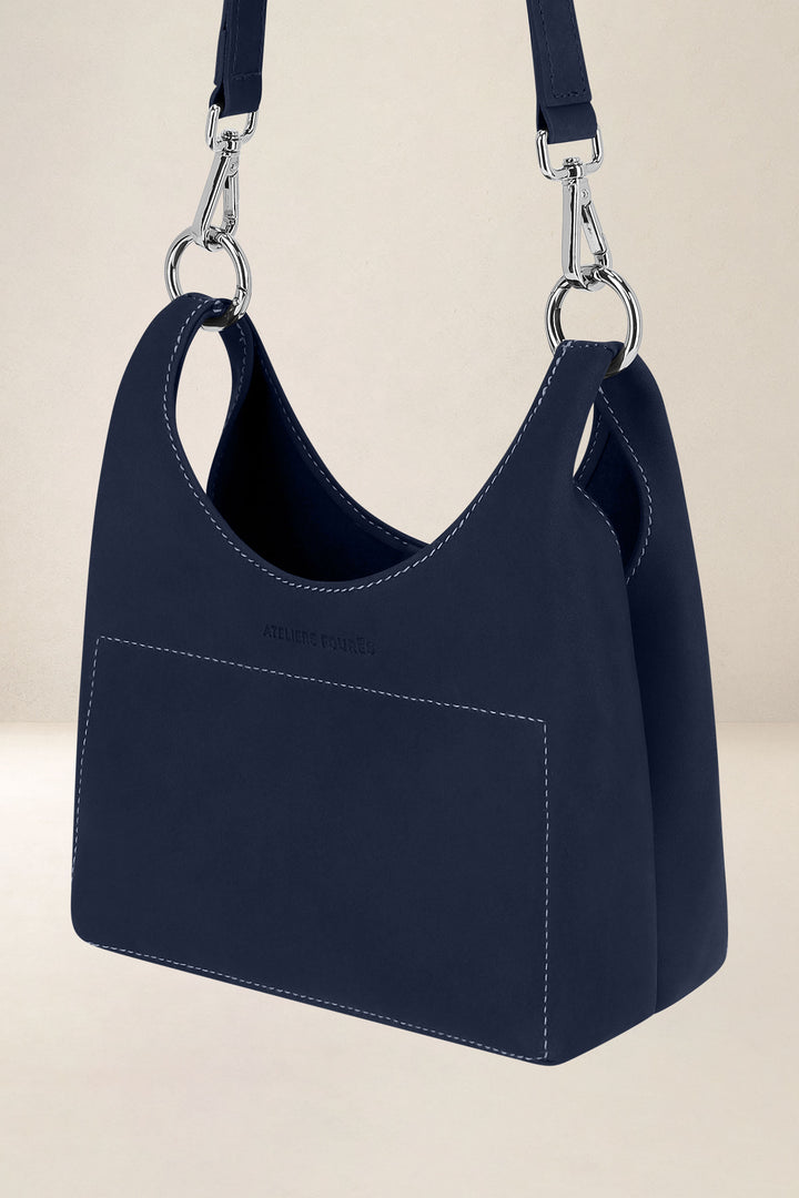 Mini sac en cuir pleine fleur AMAZONE coloris minuit, vue de profil – Ateliers Fourès