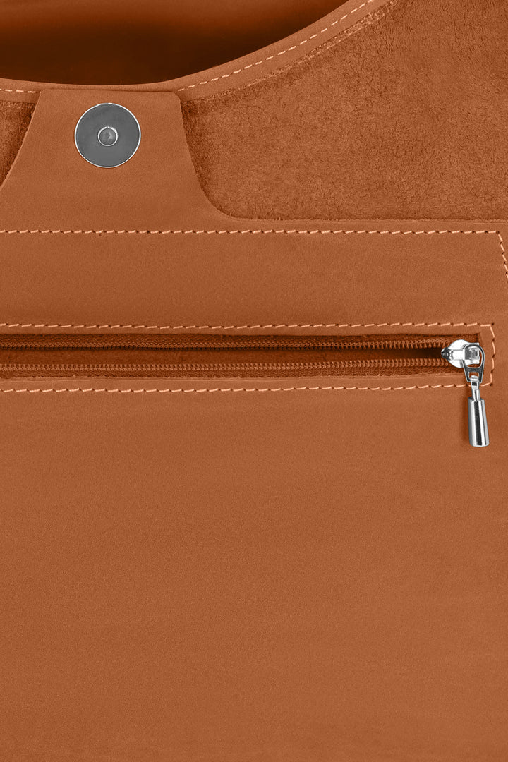 Sac à main en cuir pleine fleur AMAZONE coloris lionne, vue de détail – Ateliers Fourès