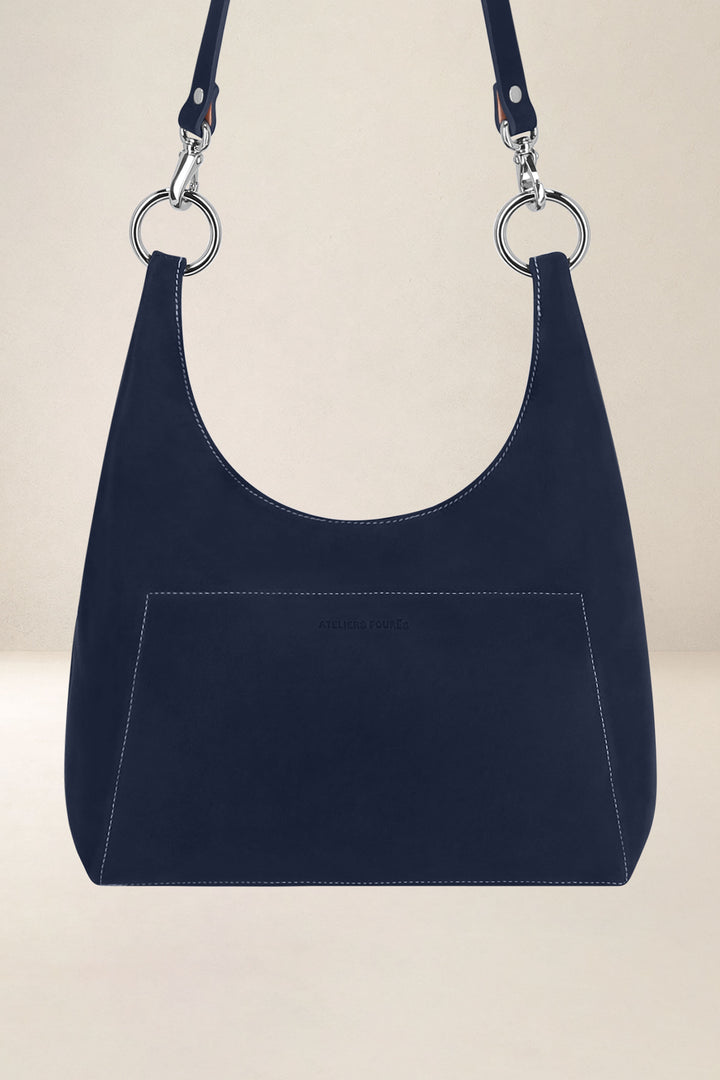 Sac bandoulière en cuir pleine fleur AMAZONE coloris minuit, vue de face n°1 – Ateliers Fourès
