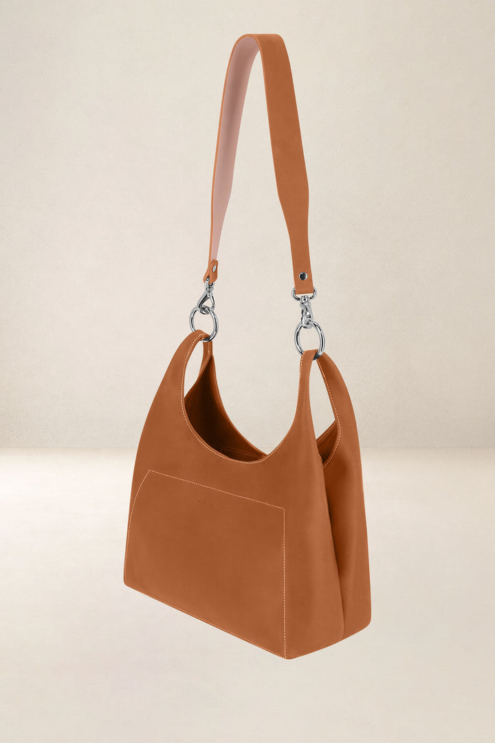 Sac bandoulière en cuir pleine fleur AMAZONE coloris lionne, vue de profil n°1 – Ateliers Fourès