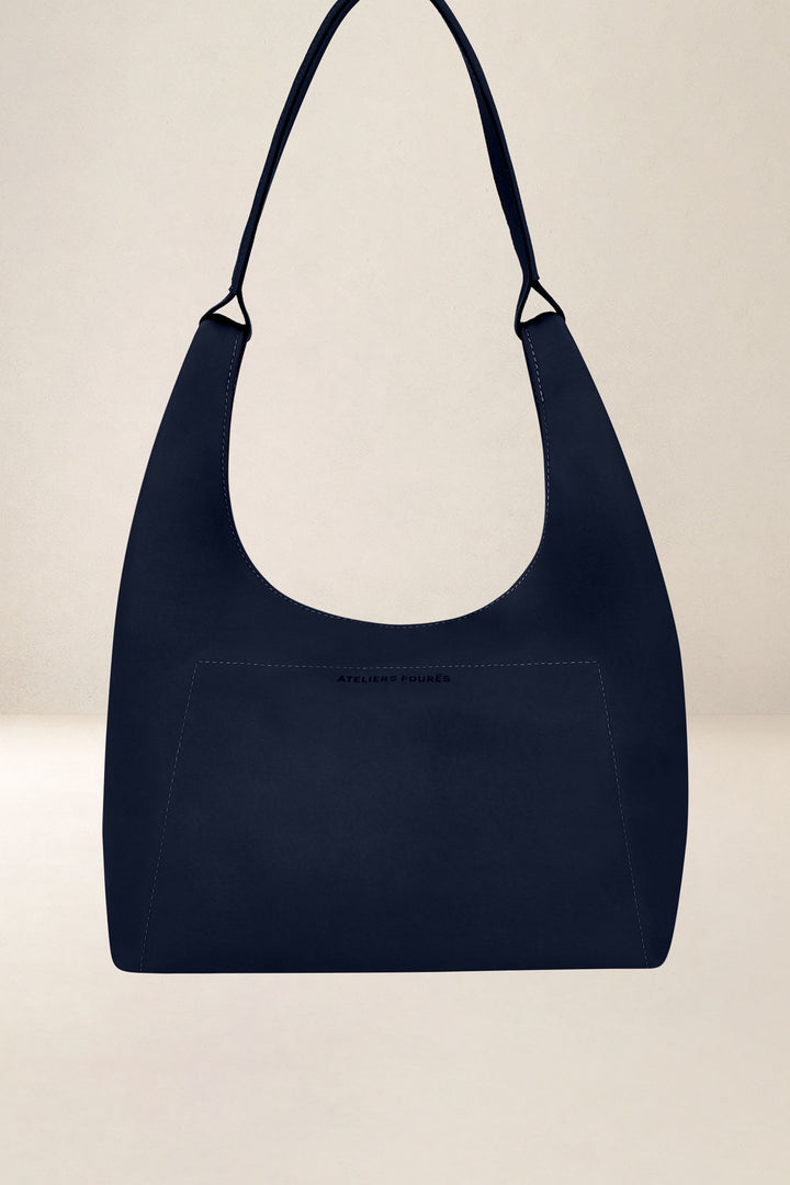 Sac à main en cuir pleine fleur AMAZONE coloris minuit, vue d’ensemble – Ateliers Fourès