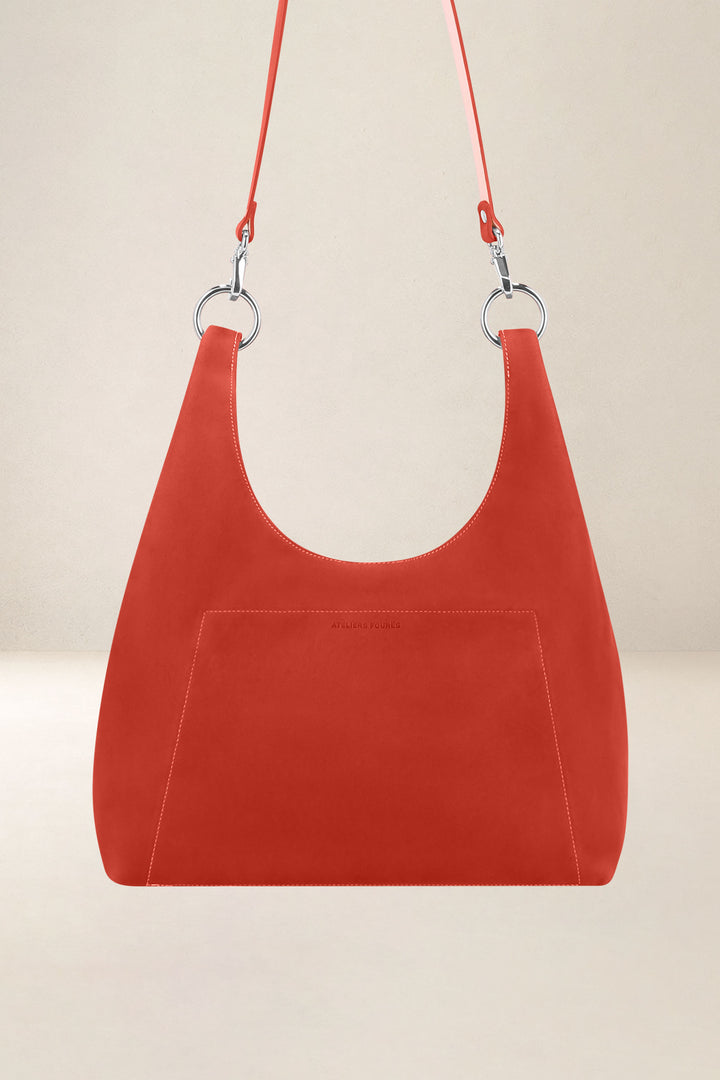 Sac bandoulière en cuir pleine fleur AMAZONE coloris orange confit, vue d’ensemble – Ateliers Fourès