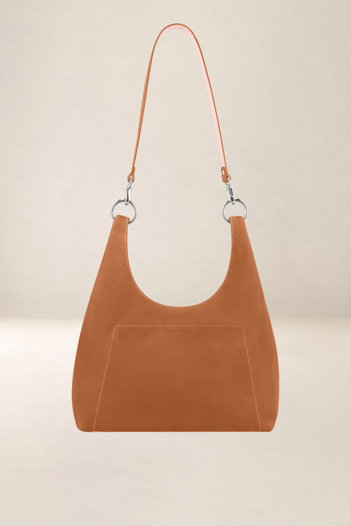 Sac bandoulière en cuir pleine fleur AMAZONE coloris lionne, vue de face n°1 – Ateliers Fourès