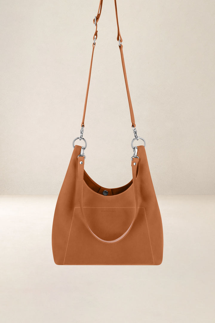 Sac bandoulière en cuir pleine fleur AMAZONE coloris lionne, vue de face n°2 – Ateliers Fourès