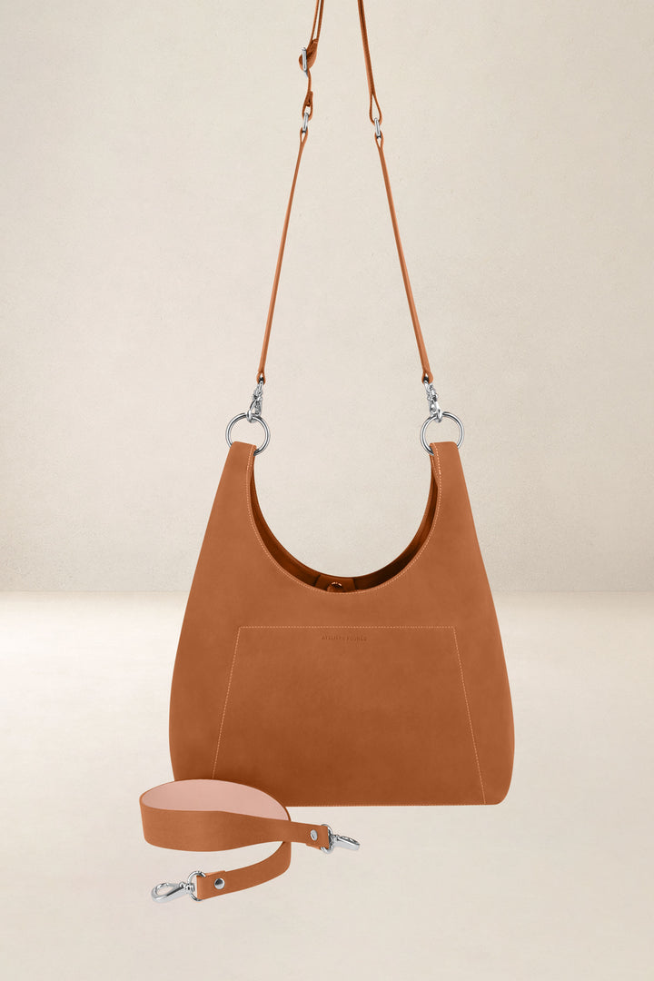 Sac bandoulière en cuir pleine fleur AMAZONE coloris lionne, vue de face n°3 – Ateliers Fourès