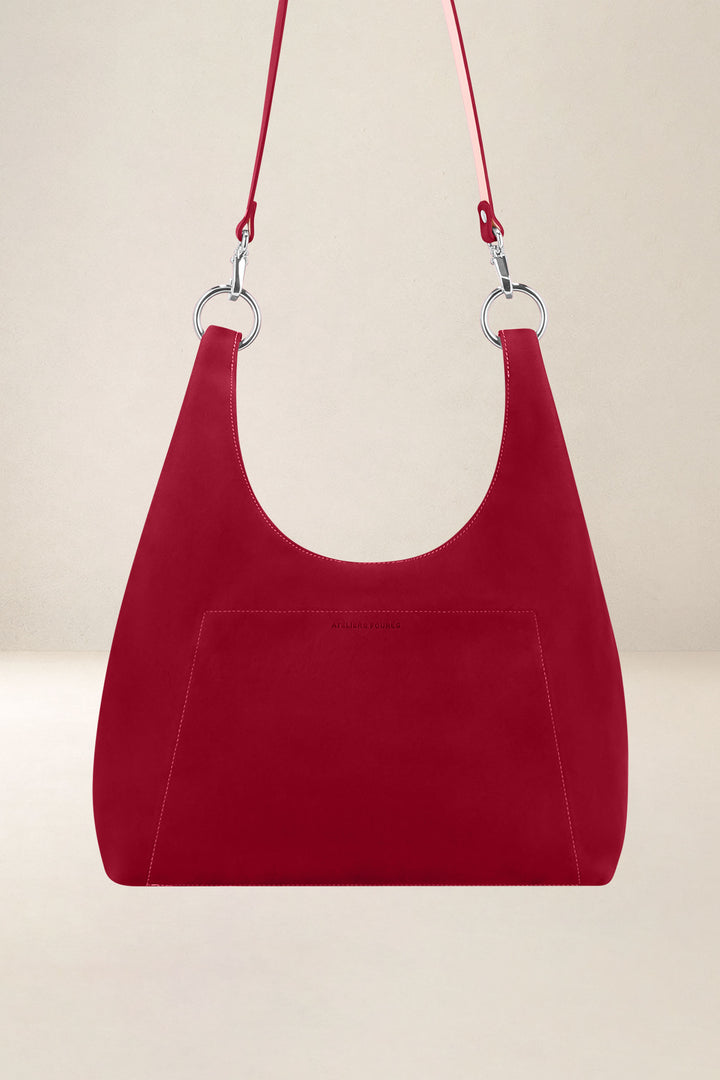 Sac bandoulière en cuir pleine fleur AMAZONE coloris amour, vue d’ensemble – Ateliers Fourès
