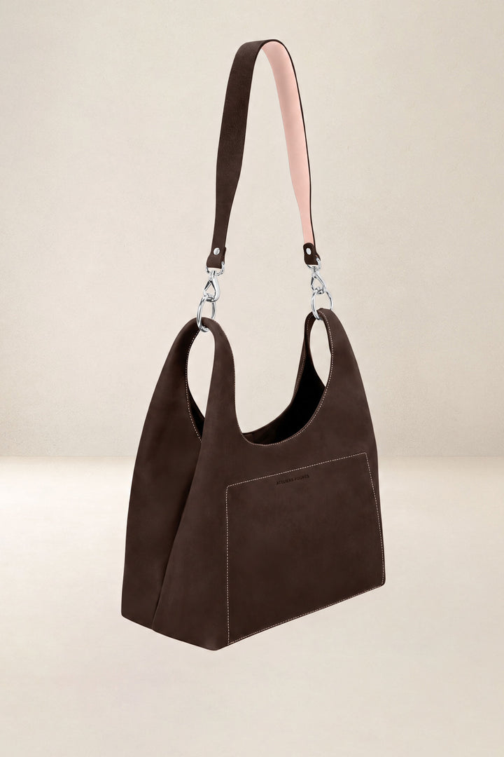 Sac bandoulière en cuir pleine fleur AMAZONE coloris chocolat, vue de profil n°1 – Ateliers Fourès