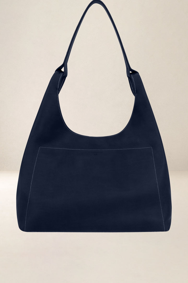 Sac de voyage en cuir pleine fleur AMAZONE coloris minuit, vue d’ensemble – Ateliers Fourès